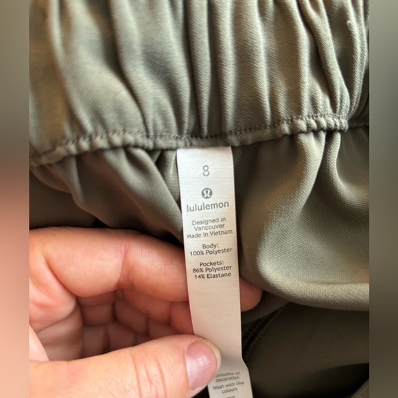 Lululemon Noir Pants sz8 - Picture 5 of 5